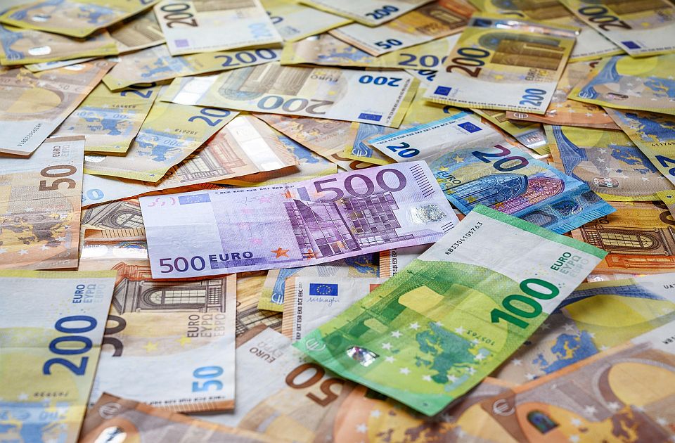 Stotine hiljada evra od Ministarstva informisanja za Alo i Informer, Milosavljevića, Stijakovića, Stefanovića