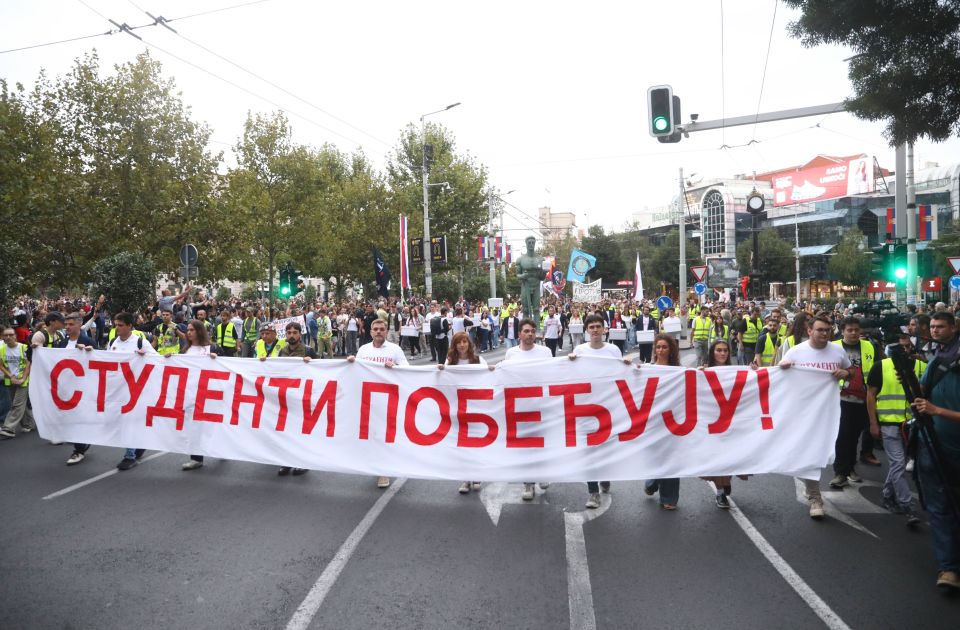 Objavljena procena koliko je građana podržalo studente prilikom predaje liste RIK-u