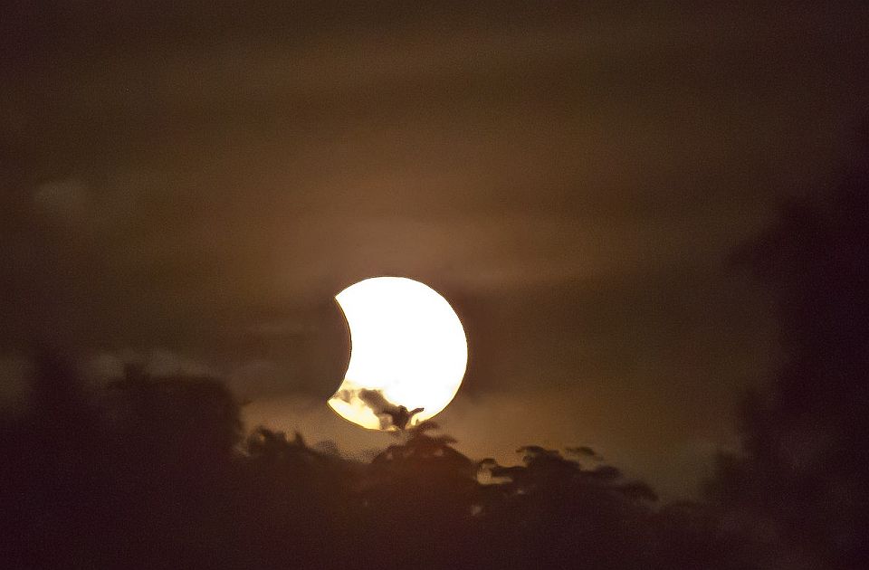 Večeras pomračenje Sunca, videće se i iz Novog Sada
