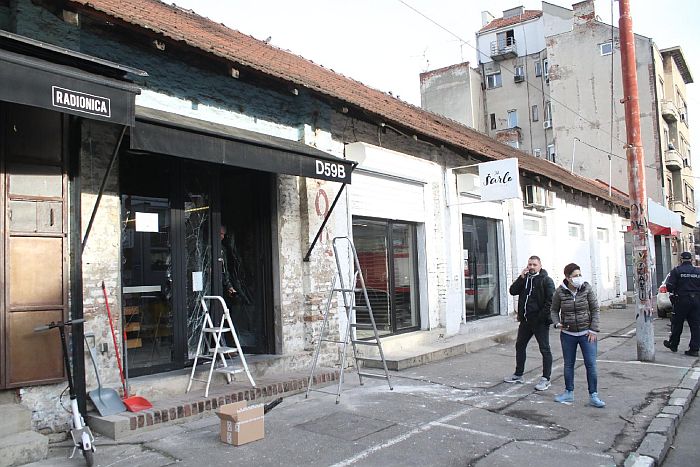 FOTO: Bomba bačena na kafić u Beogradu, u istoj ulici nedavno isti incident sa drugim lokalom