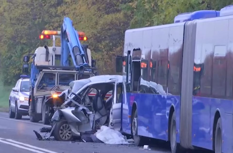 Sudar autobusa i automobila na Obrenovačkom putu: Jedna osoba poginula, osmoro povređenih