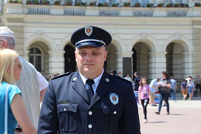 Suspendovan bivši načelnik novosadske policije, oduzeti mu značka i oružje