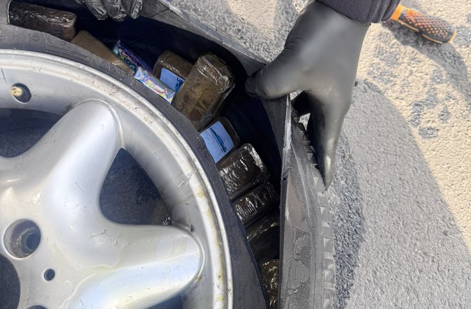 Na Horgošu uhapšen turski državljanin: Krio drogu u rezervnom točku