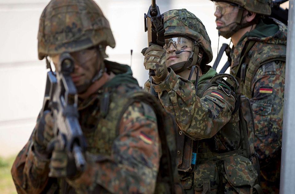 Nemačka uvodi obavezni vojni rok, ako dobrovoljni ne privuče dovoljno ljudi