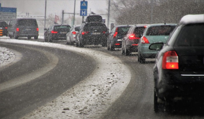 AMSS: Vozači na put isključivo sa zimskim gumama i uz sporiju vožnju
