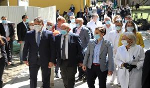 FOTO: Funkcioneri i svita u obilasku radova u Kliničkom centru Vojvodine