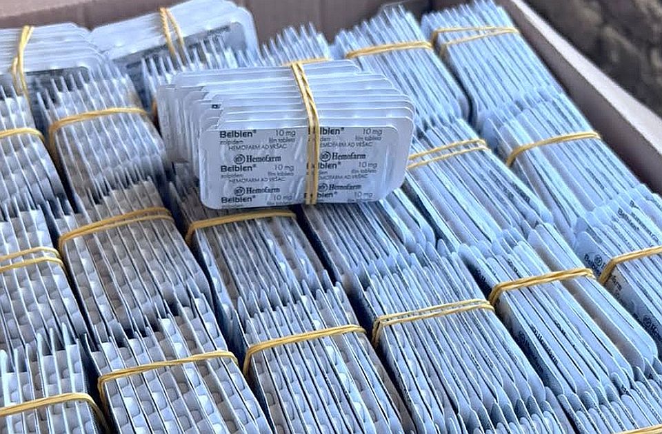 Novosađanin uhapšen u Zrenjaninu, policija pronašla milion tableta i cigarete