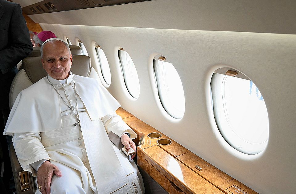 Pokvario se avion koji je papu trebalo da preveze u Rim, kralj Španije ustupio svoj