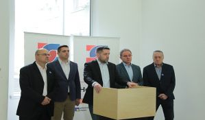 SZS najavljuje bojkot izbora u Vojvodini, na protestu bez pokreta 