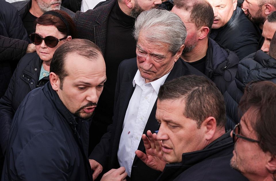 Bivši albanski premijer napadnut tokom protesta u Tirani