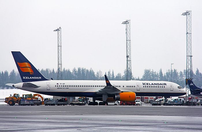 Otpustili stjuardese i stjuarde, putnike će u avionima služiti piloti