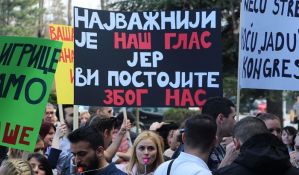 FOTO: Protest studenata Medicinskog fakulteta u Novom Sadu, traži se prestanak blokade ustanove