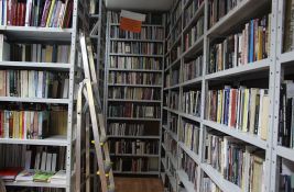 Biblioteka zatvora na Klisi dobila 100 knjiga na poklon