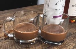 VIDEO: Da vas ugreje u ove ledene dane - čokoladna kafa s rumom