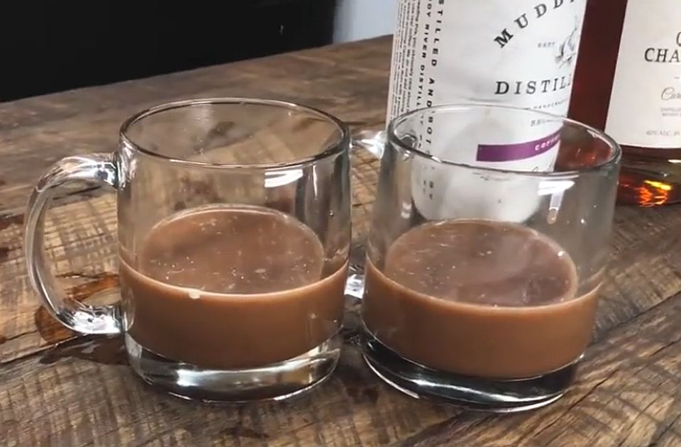 VIDEO: Da vas ugreje u ove ledene dane - čokoladna kafa s rumom