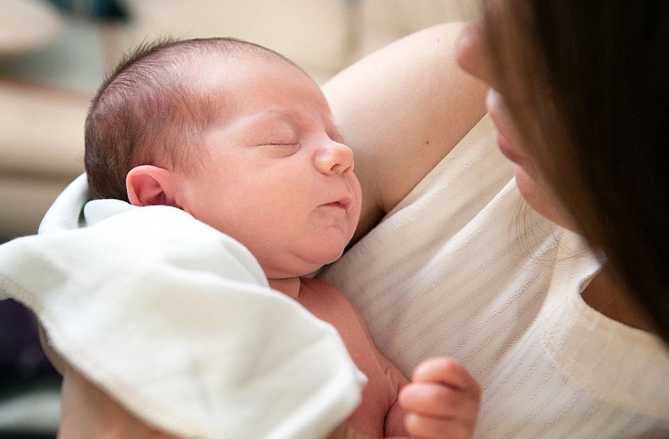 U Novom Sadu za jedan dan rođene 22 bebe, blizanci među njima