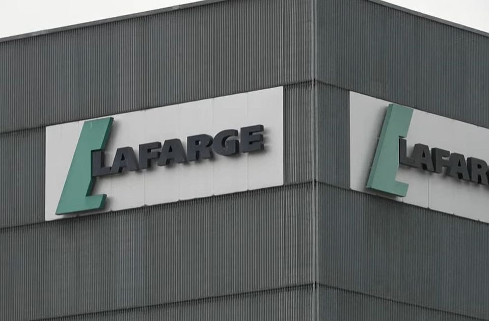 Počelo suđenje Lafaržu u Francuskoj: Optužbe zbog finansiranja terorista u Siriji