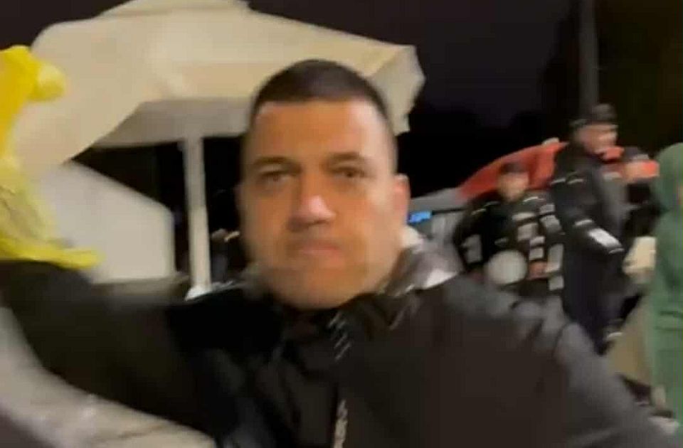 Na kućnom lečenju novosadska studentkinja koju je Vučićev pristalica udario u glavu