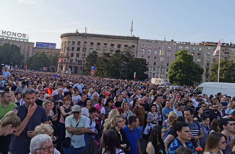 Mogu li se protesti "Srbija protiv nasilja" porediti sa Majdanom?