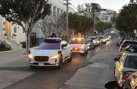 VIDEO: San Francisko dozvolio više robotaksija na ulicama, dan posle oni izazvali kolaps