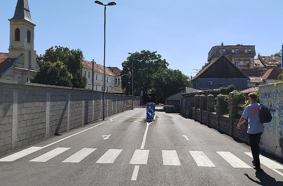 FOTO: Zemun dobio pešački prelaz koji sa obe strane vodi u zid