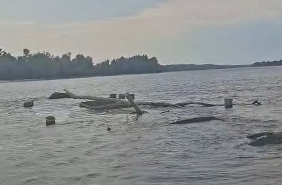 FOTO, VIDEO: Mađarski brod koji je išao u Novi Sad i potonuo pre 90 godina vidljiv zbog niskog vodostaja