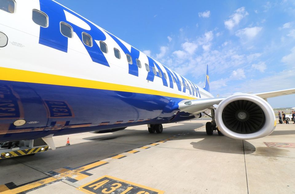 Iako je državljanin Srbije zamalo ispao kroz prozor tokom leta: Rajaner tvrdi da su njegovi avioni bezbedni