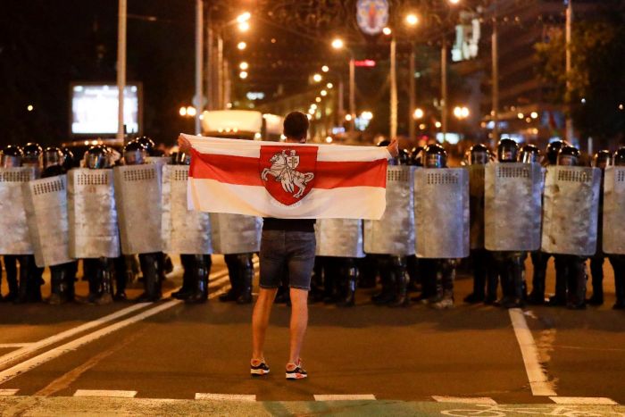 FOTO, VIDEO: Na protestima u Minsku jedna osoba poginula, više desetina povređeno