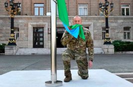 FOTO: Predsednik Azerbejdžana podigao zastavu u najvećem gradu Nagorno-Karabaha
