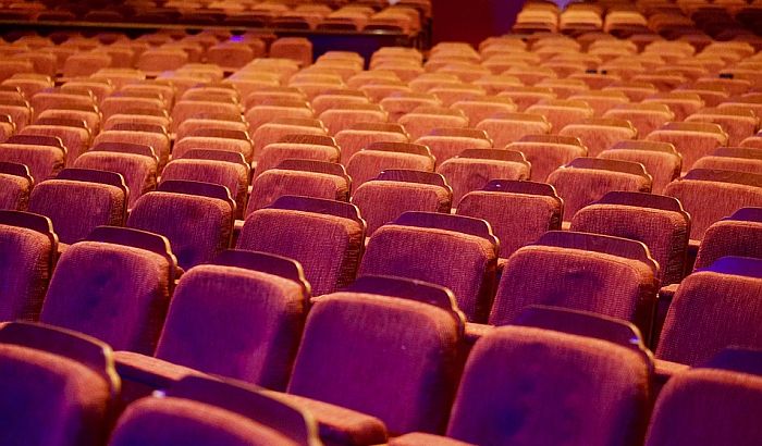 Predstavnik Sinepleksa: Zašto je bioskopima skraćeno radno vreme, ali ne i pozorištima