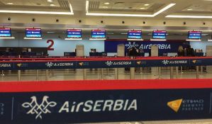 Novinari delili Vreme, NIN, Nedeljnik i Danas na beogradskom aerodromu