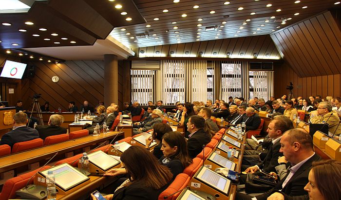 Budžet Novog Sada za 2019. usvojen uz burnu raspravu, demokrate napustile salu
