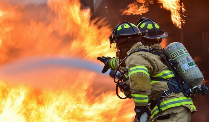 Požar u Subotici: Tinejdžer zadobio opekotine, izgorela kuća