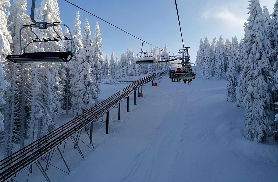 Dodeljen ugovor od 40 miliona za putovanje novosadskih studenata na Kopaonik