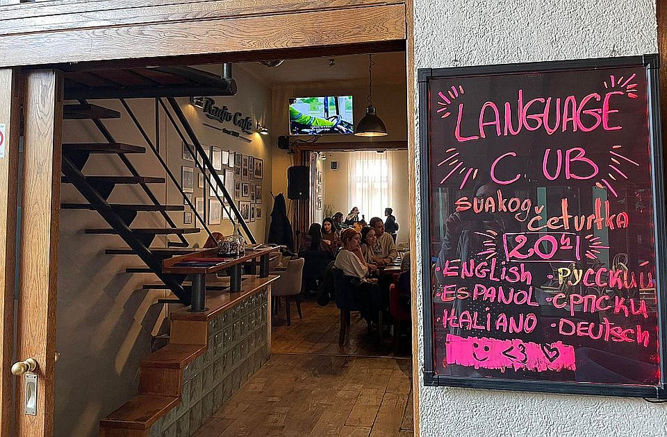Družite se na stranim jezicima: Language club danas u Radio kafeu