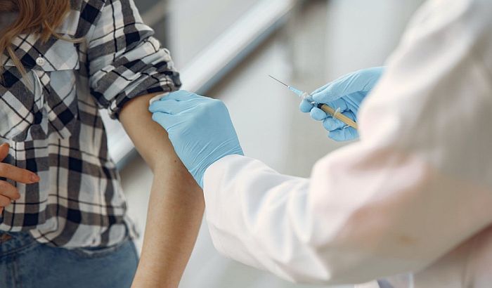Razgrabile se HPV vakcine za starije devojčice u Novom Sadu, apel lekara da roditelji dovedu mlađe na vakcinaciju