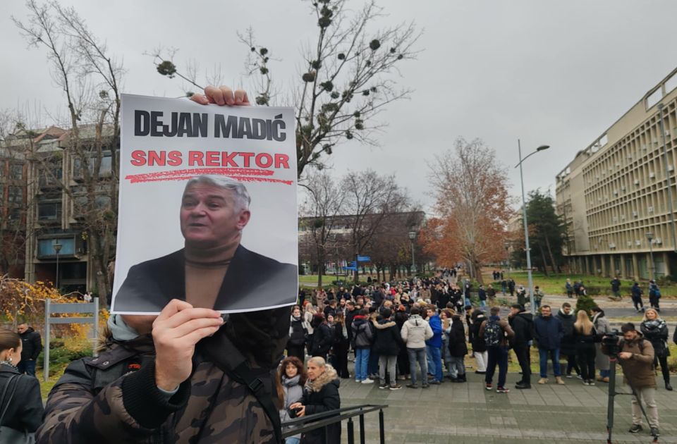 VIDEO: Senat odlučuje o smeni rektora Madića - ovo mu je dobrodošlica