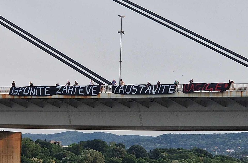 FOTO, VIDEO: Završen protest u Novom Sadu, bila blokirana raskrsnica kod Mosta slobode