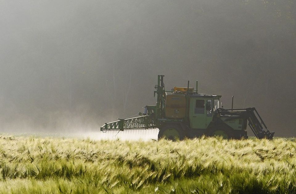 Gotovo polovina poljoprivrednika širom sveta svake godine se otruje pesticidima