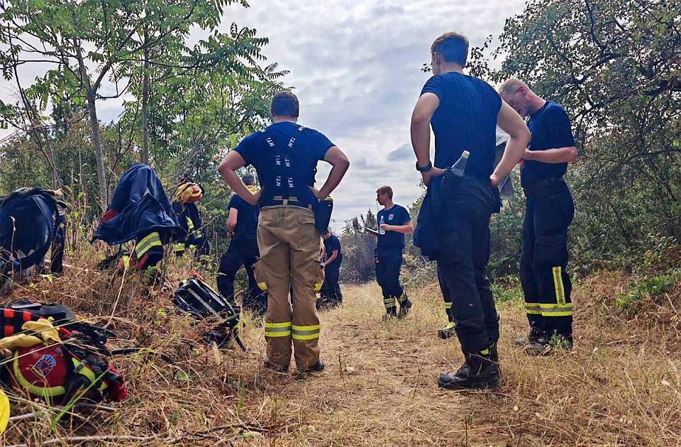 Požar na Stolovima nije lokalizovan, u Deliblatskoj peščari mirno
