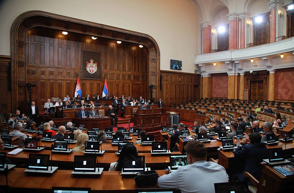 Skupština Srbije danas glasa o rebalansu budžeta i još 58 tačaka dnevnog reda