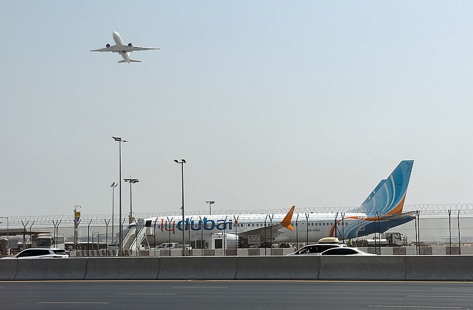 Javni tužilac Emirata: Kopilot Flajdubai napao pilota sekirom i pokušao da preuzme avion