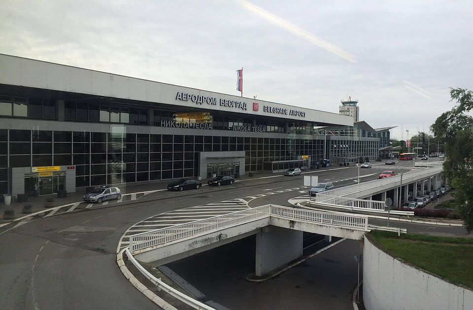 Velika gužva na aerodromu "Nikola Tesla", vanredna kontrola putnika zbog greške u protokolu
