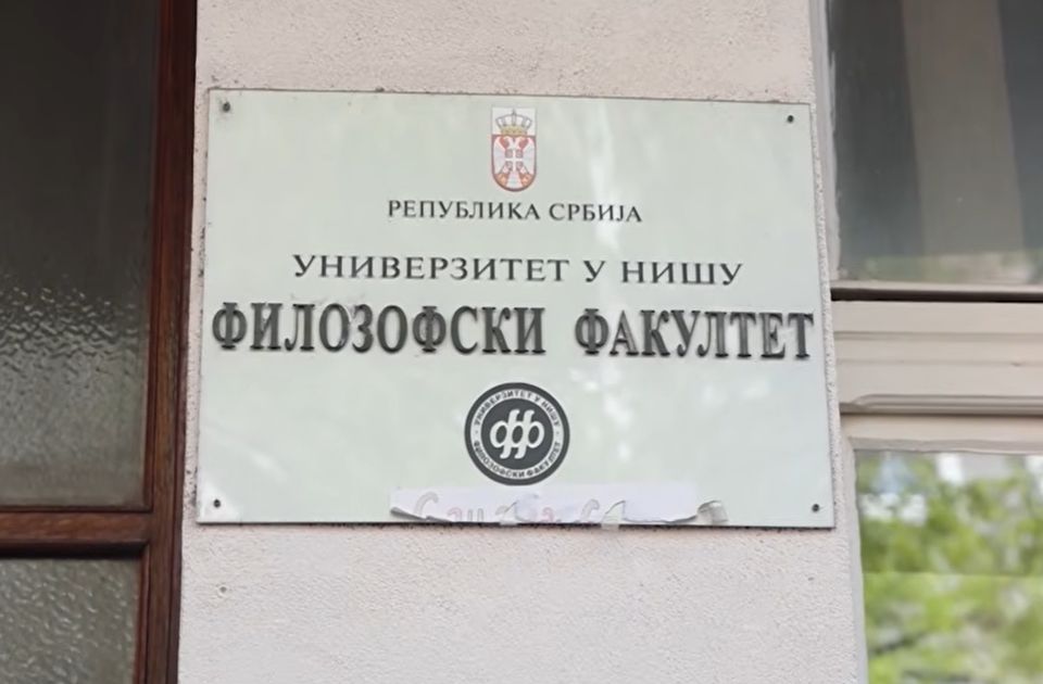 Zaposleni na Filozofskom fakultetu u Nišu prvo ostali bez plata, a sad i bez zdravstvenog osiguranja
