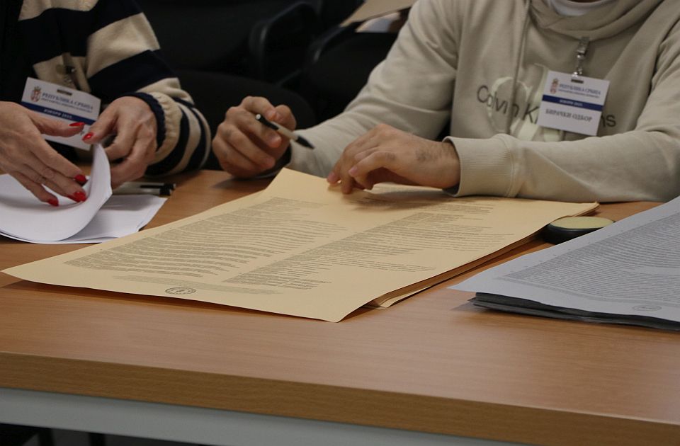 Predstavnici još tri izborne liste predali potpise RIK-u