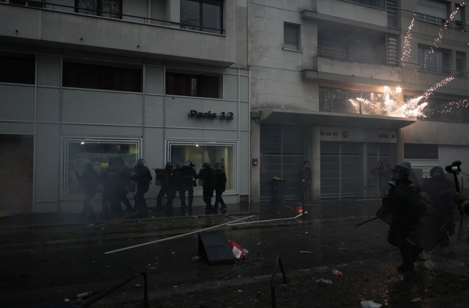Francuska: Oko 1.000 ljudi privedeno tokom protesta širom zemlje 