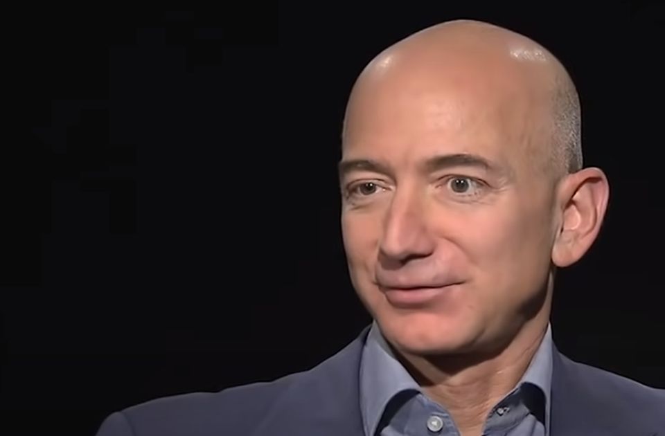 Bezos: Ovog puta ne idemo samo u posetu, želimo da ostanemo na Mesecu
