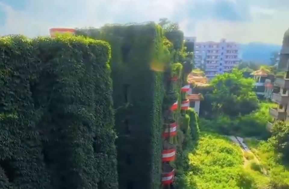 VIDEO: Priroda progutala ogroman stambeni kompleks u Kini 