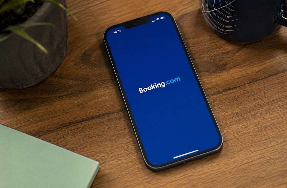 Booking napravio bezbednosni propust: Lažni oglas za stan britanskog premijera