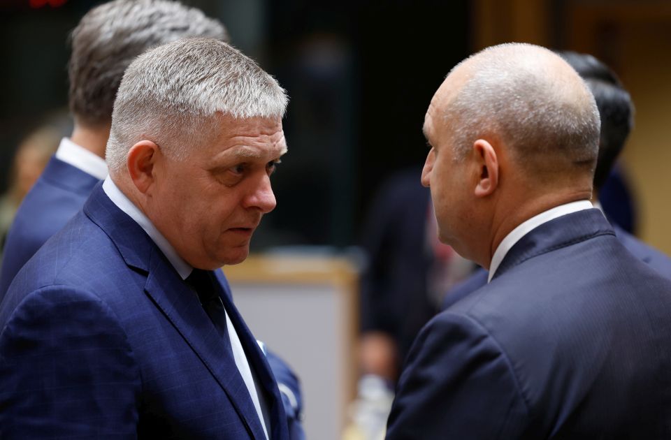 Zašto je Fico bio na Vučićevom skupu: Lojalnost, poruka biračima i politički interesi
